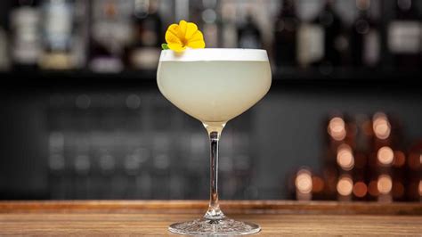  Volstead: Lần đầu tiên pha chế cocktail với ma quỷ?